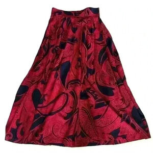 Leslie Lucks Vintage Maxi paisley skirt. 100% cotton. Size 10 black and red.
